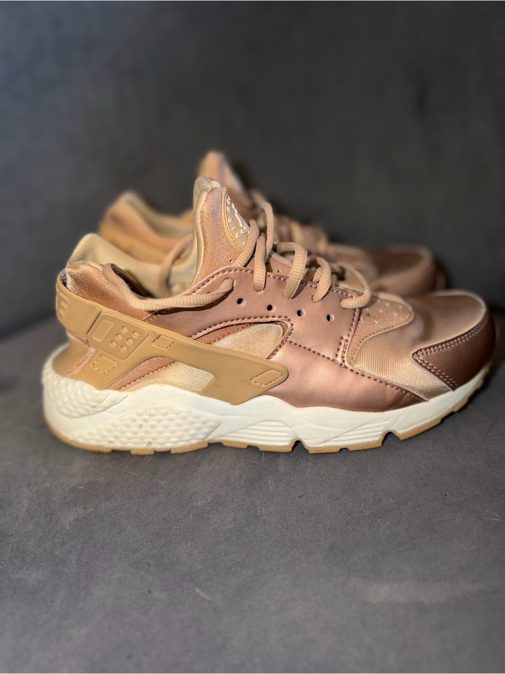 NIKE WOMEN'S AIR HUARACHE RUN PREMIUM Size 8.5